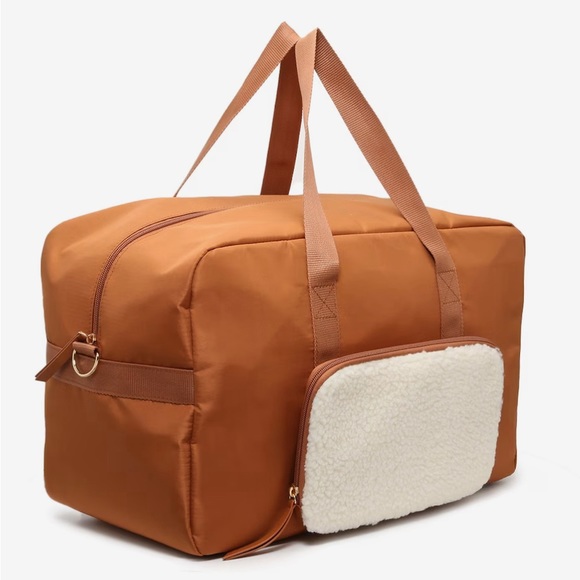 DSW Exclusive Free Weekender - Picture 4 of 7